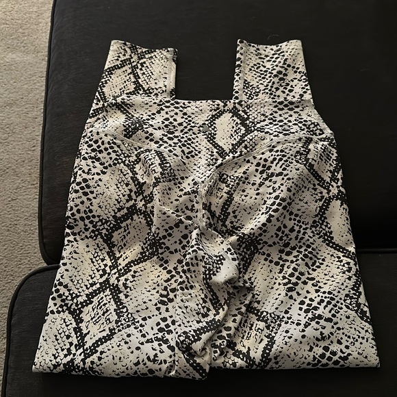 White python pattern balance athletica leggings - Picture 3 of 5